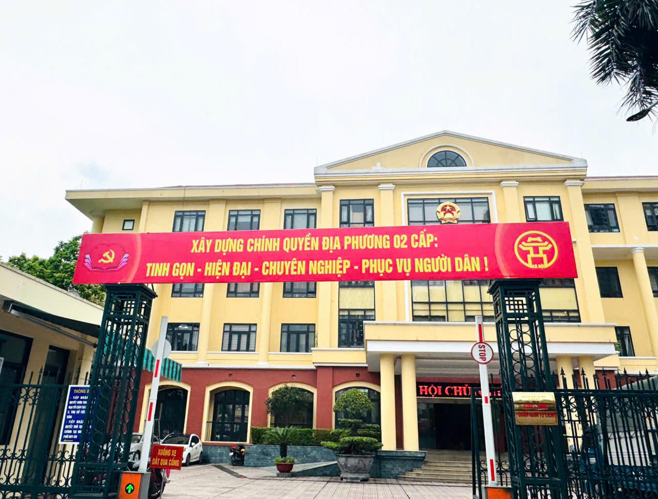 Hà Nội rực rỡ cờ hoa chào đón ngày chính thức vận hành chính quyền địa phương 2 cấp