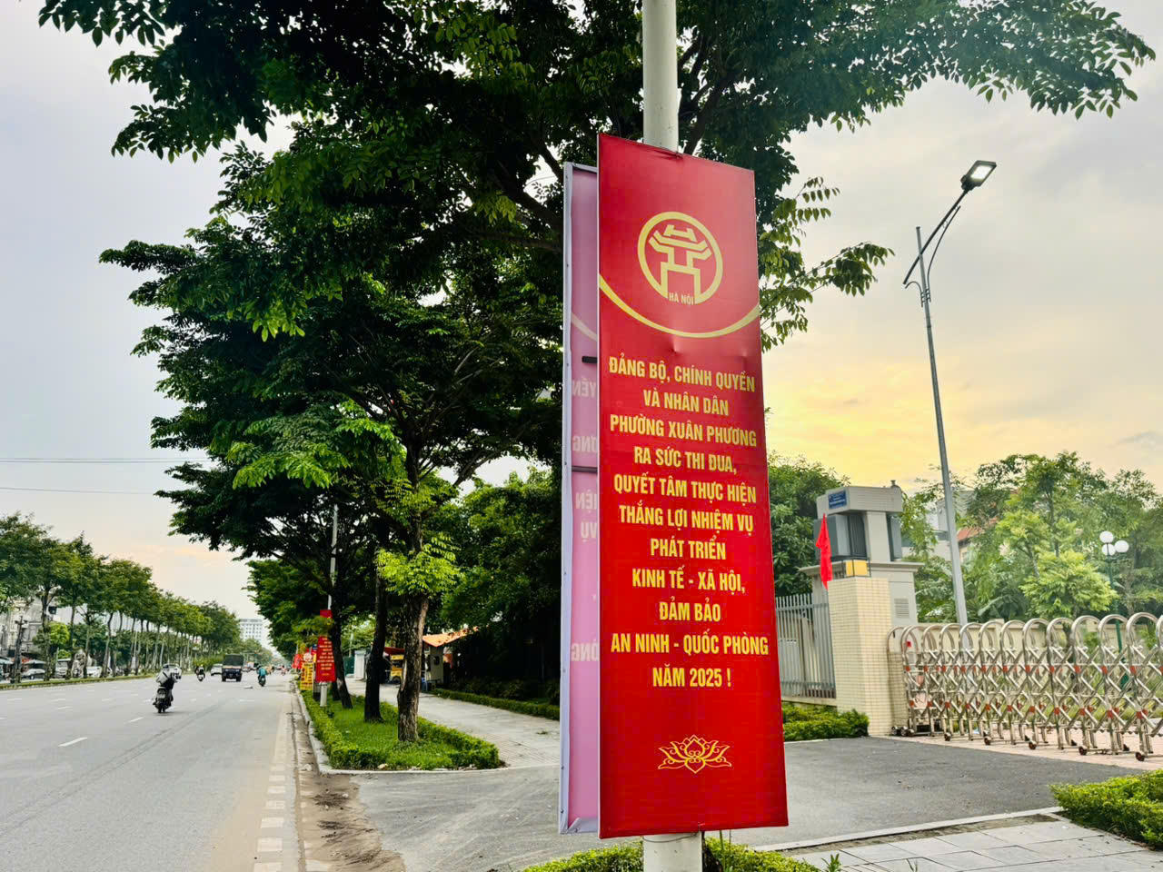 Hà Nội rực rỡ cờ hoa chào đón ngày chính thức vận hành chính quyền địa phương 2 cấp