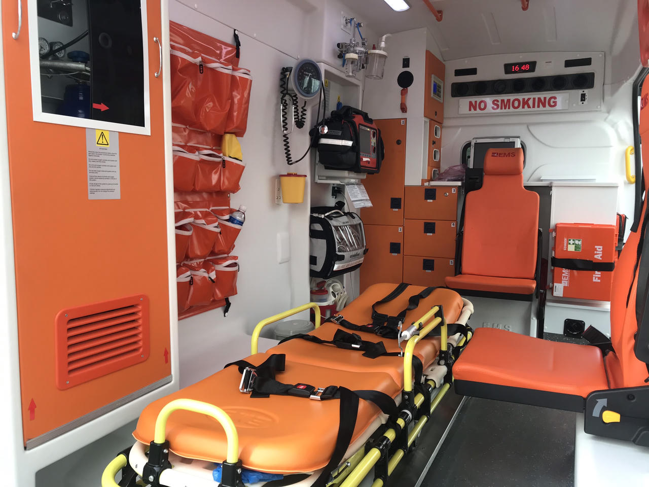 Tập đoàn Vingroup tặng xe cứu thương hiện đại nhất Việt Nam cho Quảng Ninh