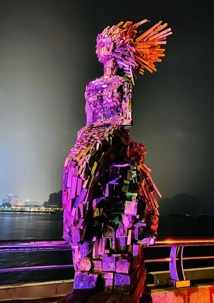 Người dân Quảng Ninh thích thú với triển lãm các tác phẩm nghệ thuật từ tái chế rác thải