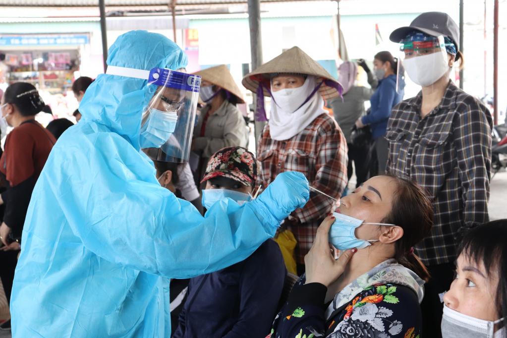 Từ 12 giờ ngày 6/11 hai khu vực của Quảng Ninh chuyển vùng vàng