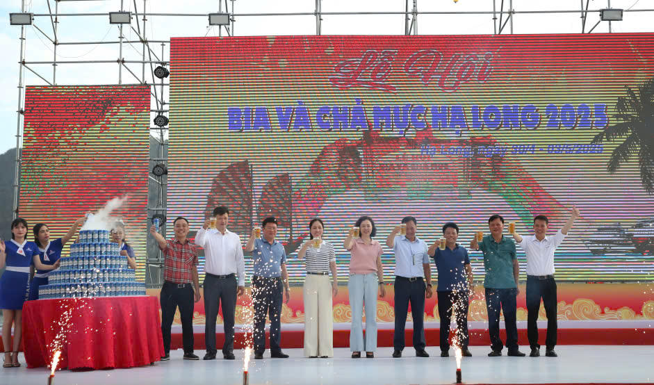 Quảng Ninh đón gần 500.000 lượt du khách trong 2 ngày nghỉ lễ 30/4-1/5