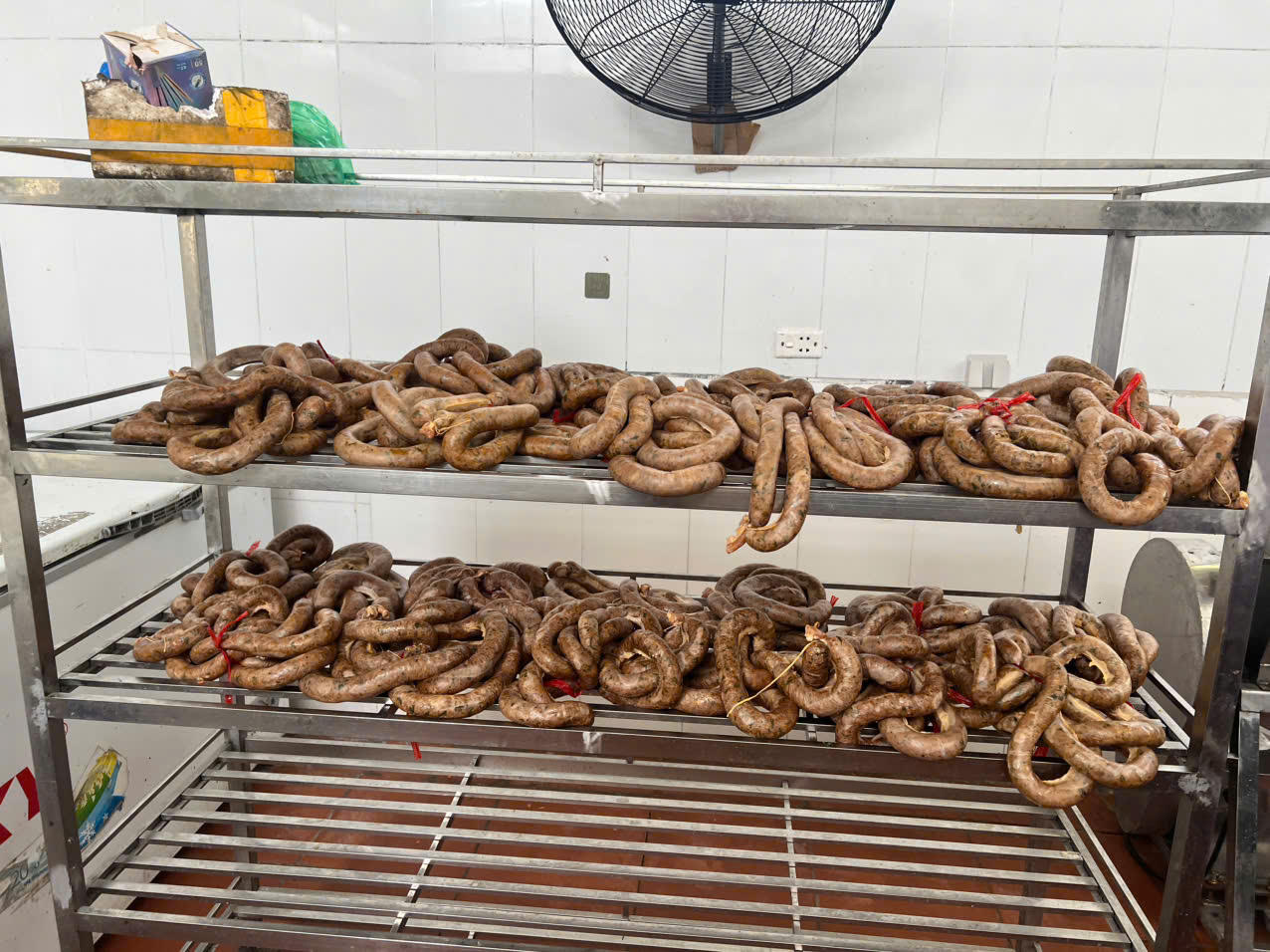 Quảng Ninh: Phát hiện cơ sở chế biến lòng dồi không đảm bảo vệ sinh an toàn thực phẩm