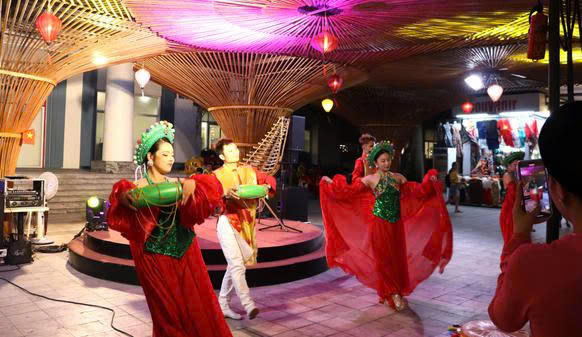 Chính thức đưa vào hoạt động Phố đêm du thuyền tại Tuần Châu