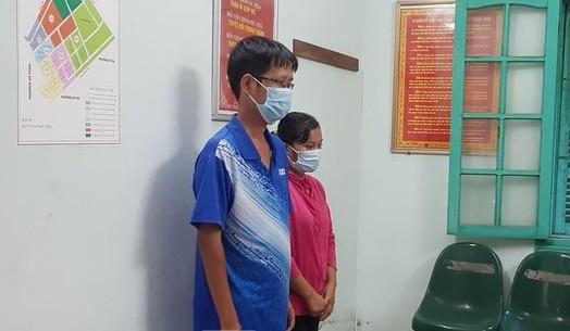 Nhận hối lộ để cho hàng trăm công nhân 'thông chốt' khi chưa có giấy xét nghiệm COVID-19, 2 cán bộ y tế bị bắt tạm giam