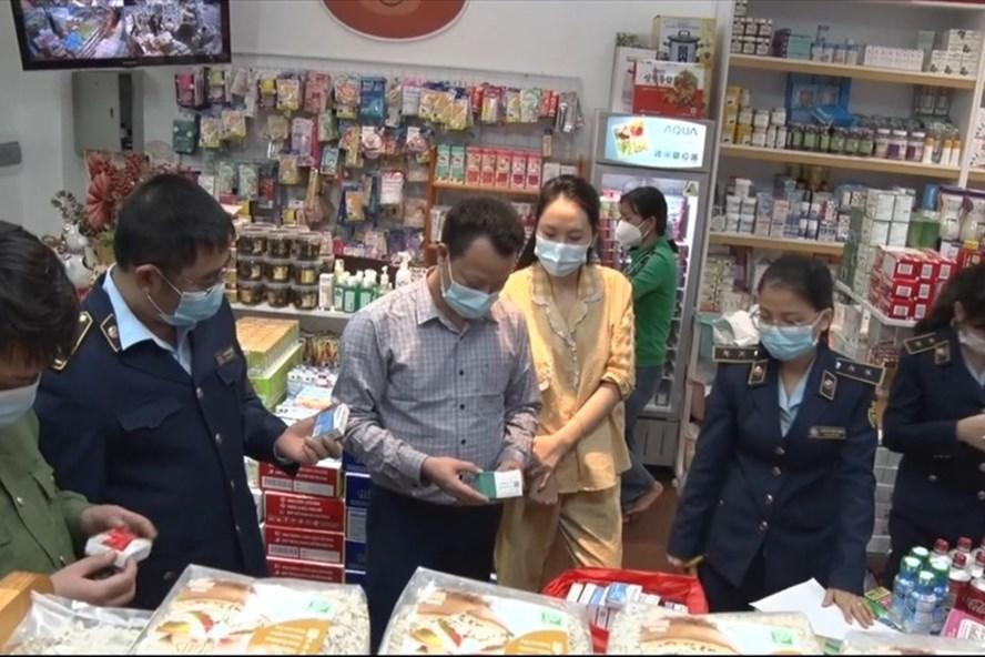 Hà Nam phát hiện cơ sở bán thuốc hỗ trợ phòng, chống COVID-19 không rõ nguồn gốc