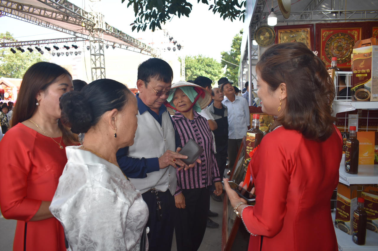 Hội chợ giới thiệu sản phẩm OCOP tại chùa Keo, Thái Bình