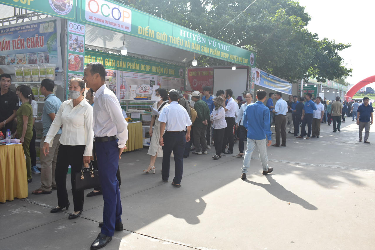 Hội chợ giới thiệu sản phẩm OCOP tại chùa Keo, Thái Bình
