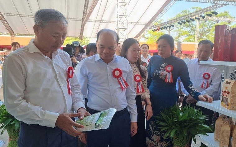 Hội chợ giới thiệu sản phẩm OCOP tại chùa Keo, Thái Bình