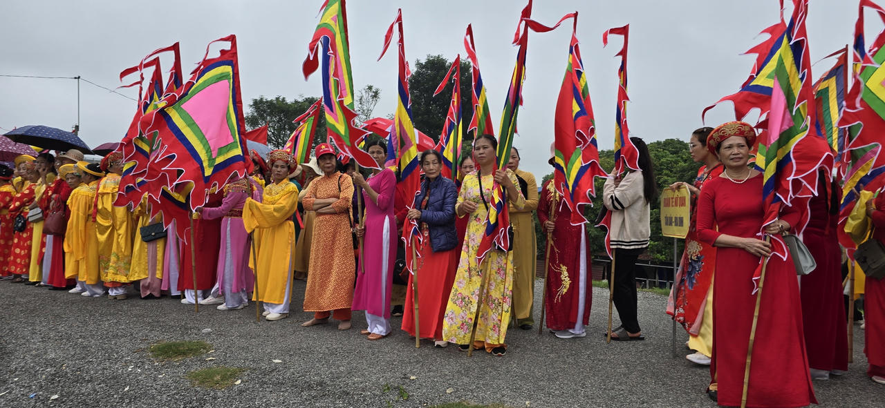 Dòng người đông đúc tham gia lễ rước nước tại Lễ hội đền Trần Thái Bình 2024