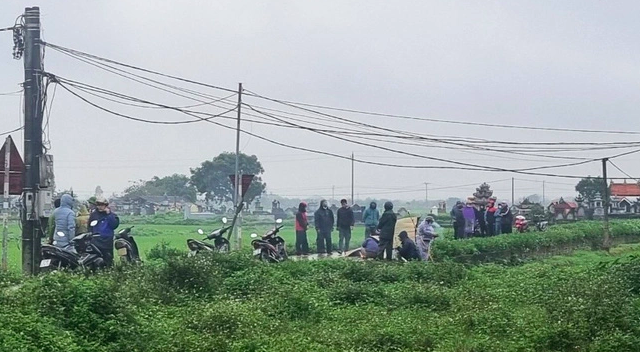 Phát hiện 2 người tử vong bất thường trên cánh đồng ở Thái Bình