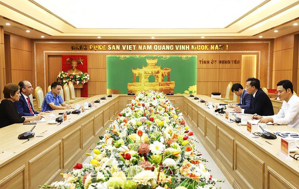 Đại sứ Cuba thăm và làm việc tại Tỉnh ủy Hưng Yên