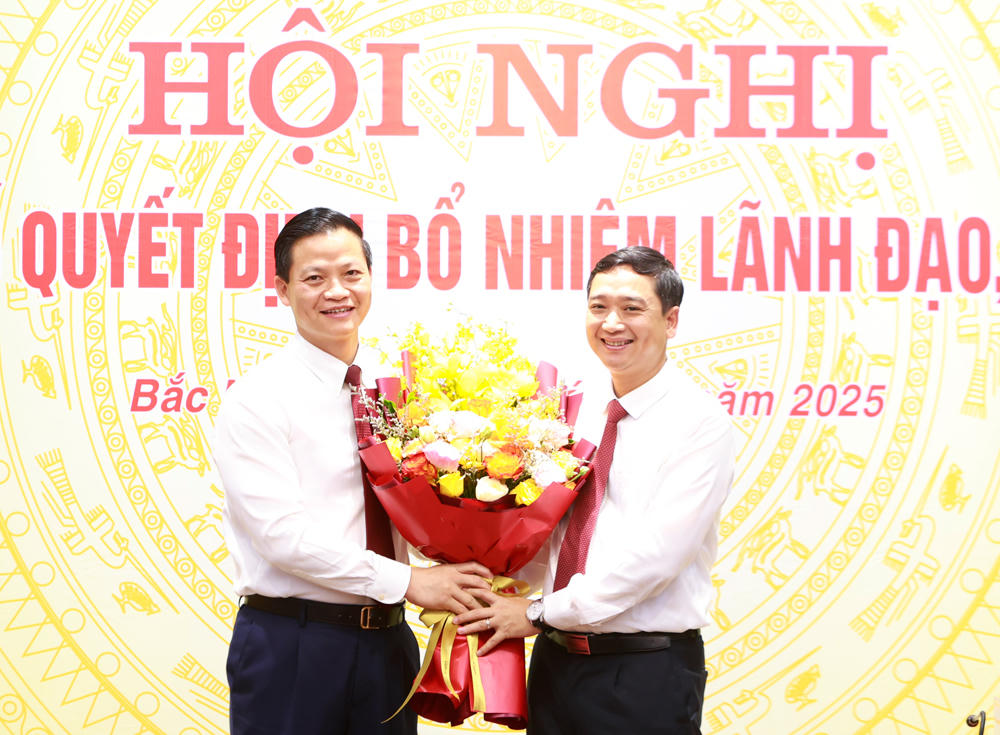 Bắc Ninh công bố quyết định bổ nhiệm lãnh đạo, quản lý sau sáp nhập