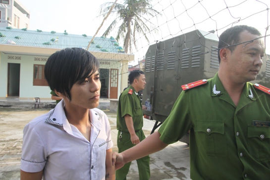 "Bợm nhậu" rút dao đâm chết người chê mình hát dở