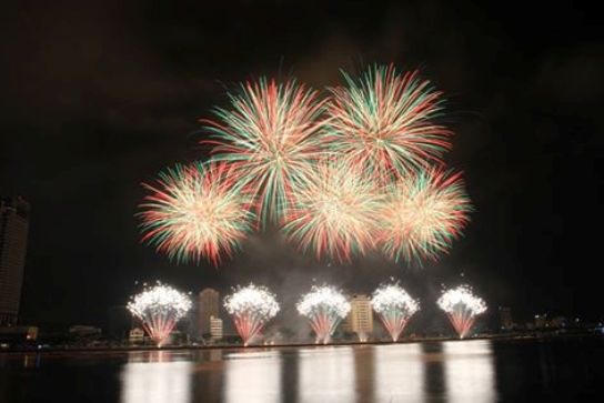 "Bản giao hưởng sắc màu" pháo hoa lên ngôi ở Đà Nẵng