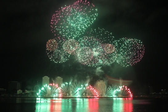 "Bản giao hưởng sắc màu" pháo hoa lên ngôi ở Đà Nẵng