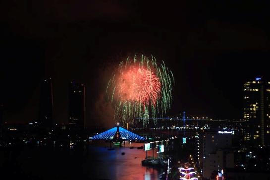 "Bản giao hưởng sắc màu" pháo hoa lên ngôi ở Đà Nẵng