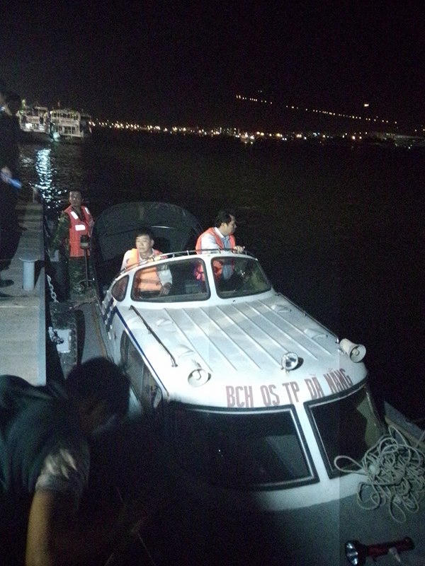 Live: Vụ lật tàu trên sông Hàn - còn 3 nạn nhân chưa được tìm thấy