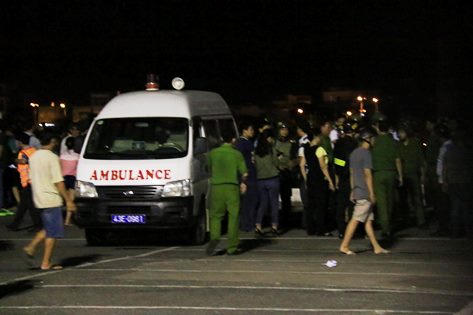 Live: Vụ lật tàu trên sông Hàn - còn 3 nạn nhân chưa được tìm thấy