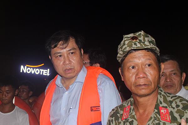 Live: Vụ lật tàu trên sông Hàn - còn 3 nạn nhân chưa được tìm thấy