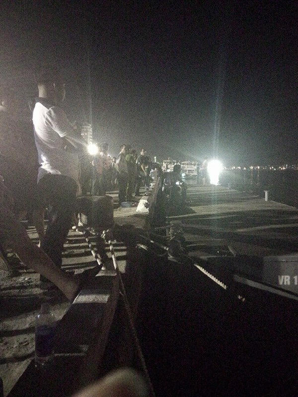 Live: Vụ lật tàu trên sông Hàn - còn 3 nạn nhân chưa được tìm thấy