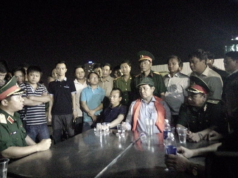 Live: Vụ lật tàu trên sông Hàn - còn 3 nạn nhân chưa được tìm thấy