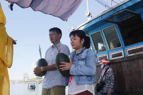 UBND Đà Nẵng họp 'dã chiến', nỗ lực tìm 3 nạn nhân vụ chìm tàu