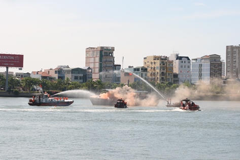 Thủy thủ 13 quốc gia tham gia “cứu hộ, cứu nạn” trên sông Hàn