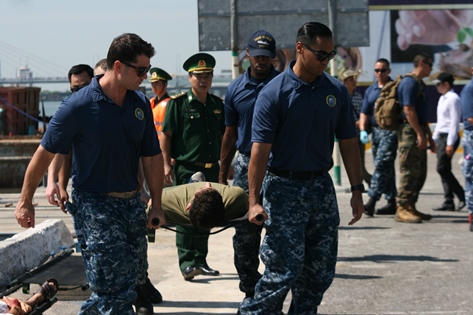 Thủy thủ 13 quốc gia tham gia “cứu hộ, cứu nạn” trên sông Hàn