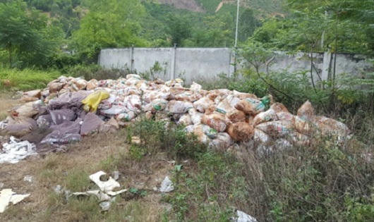 Vụ chôn lấp rác thải ở bãi rác Đà Nẵng: Phát hiện nhiều bao bì ghi chữ Fomosa