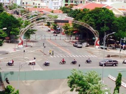 Chắn đường xây hầm chui đột ngột, giao thông Đà Nẵng rối loạn