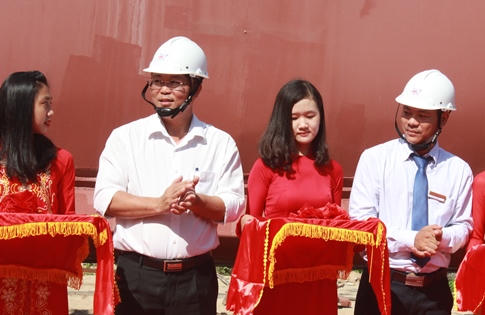 Hạ thủy tàu cá vỏ thép đầu tiên đóng trên địa bàn tỉnh Quảng Nam