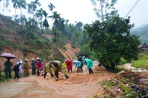 Lũ trên các sông Quảng Nam, Bình Định đang lên