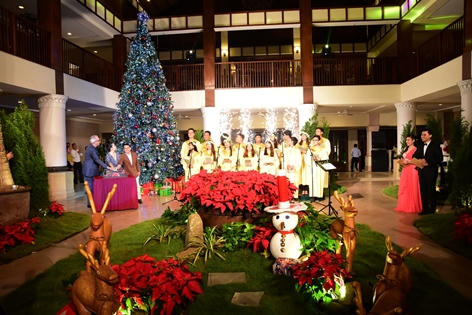 Lung linh lễ thắp sáng cây thông noel tại Furama Resort Đà Nẵng