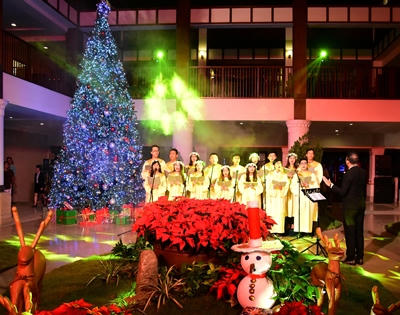 Lung linh lễ thắp sáng cây thông noel tại Furama Resort Đà Nẵng
