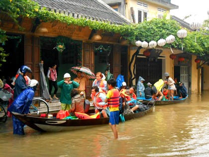 Miền Trung - Tây Nguyên chìm trong lũ