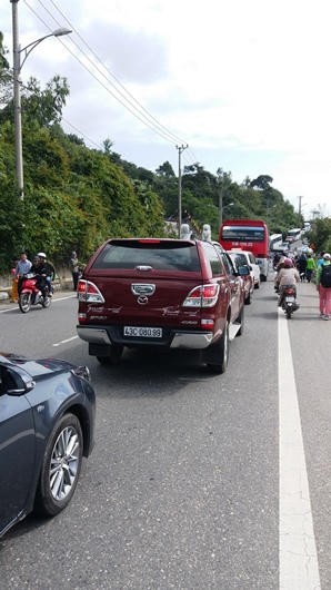 Chùa Linh Ứng (Đà Nẵng) hút khách ngày đầu năm