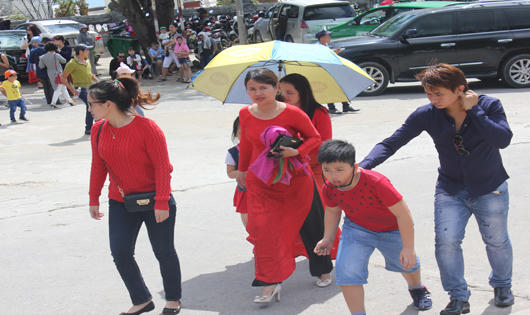 Chùa Linh Ứng (Đà Nẵng) hút khách ngày đầu năm