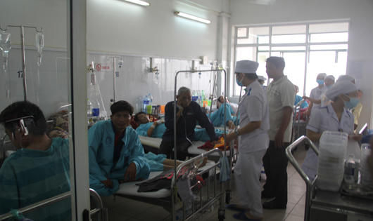 Bí thư Đà Nẵng 'vi hành' chứng kiến bệnh viện quá tải