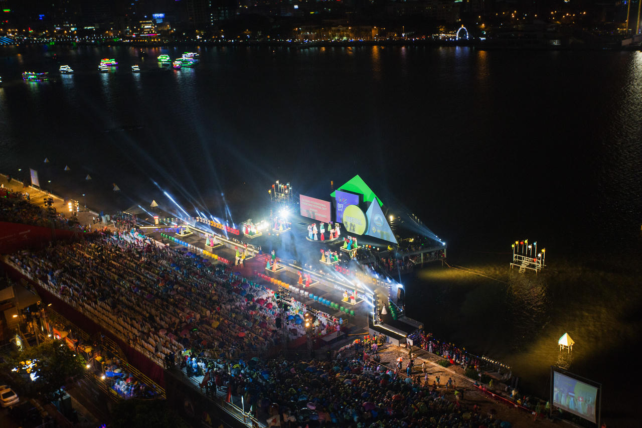 Trung Quốc- Anh kể chuyện bằng pháo hoa trong 'đêm Kim'