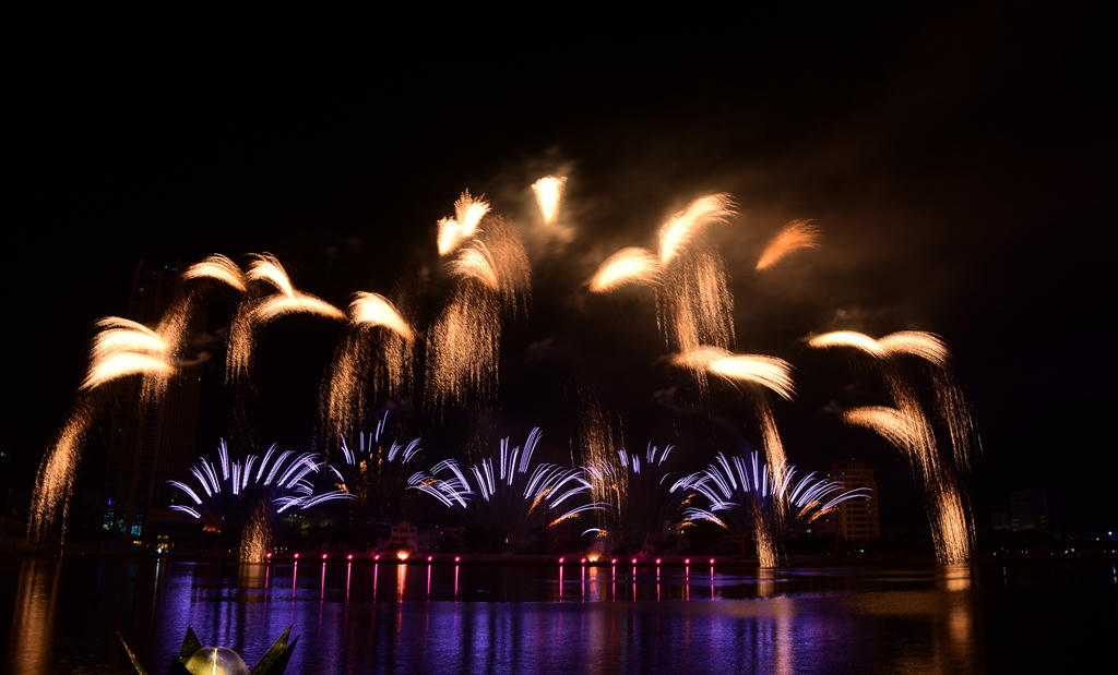 Mãn nhãn với cuộc so găng của 2 “cao thủ” pháo hoa Úc -Ý 