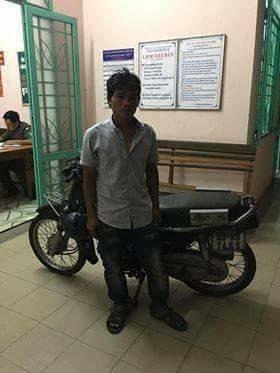 Truy phạt thanh niên đi xe máy bằng chân 'tốc độ tử thần' giữa phố