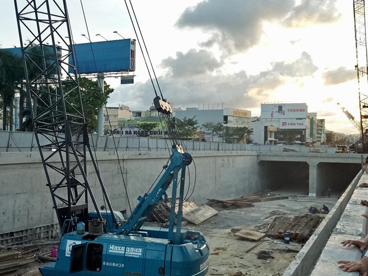 Chủ tịch thành phố đi thị sát, chỉ đạo đẩy nhanh tiến độ các công trình phục vụ Apec 2017