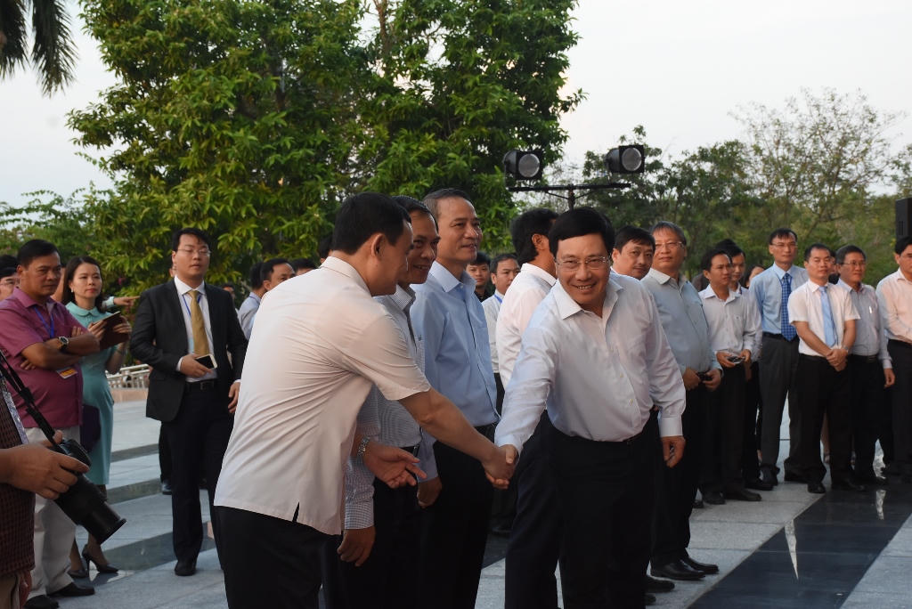 Bộ trưởng Bộ Ngoại giao dự khai trương Trung tâm Báo chí Quốc tế phục vụ APEC