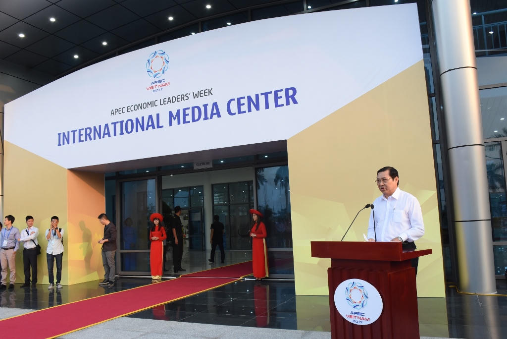 Bộ trưởng Bộ Ngoại giao dự khai trương Trung tâm Báo chí Quốc tế phục vụ APEC