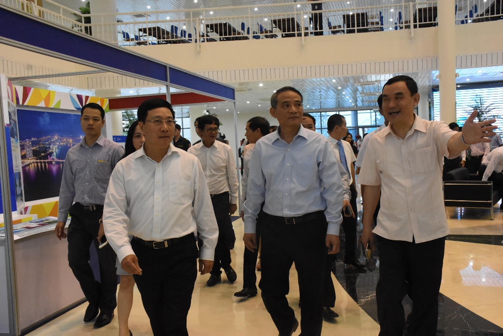 Bộ trưởng Bộ Ngoại giao dự khai trương Trung tâm Báo chí Quốc tế phục vụ APEC