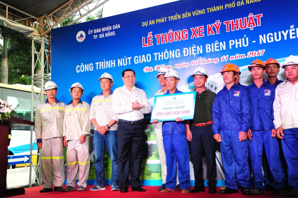 Chính thức thông xe kỹ thuật hầm chui phục vụ APEC