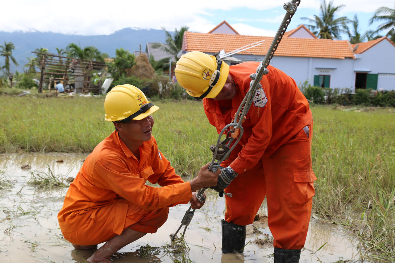 EVNCPC huy động tổng lực khắc phục hậu quả cơn bão số 12