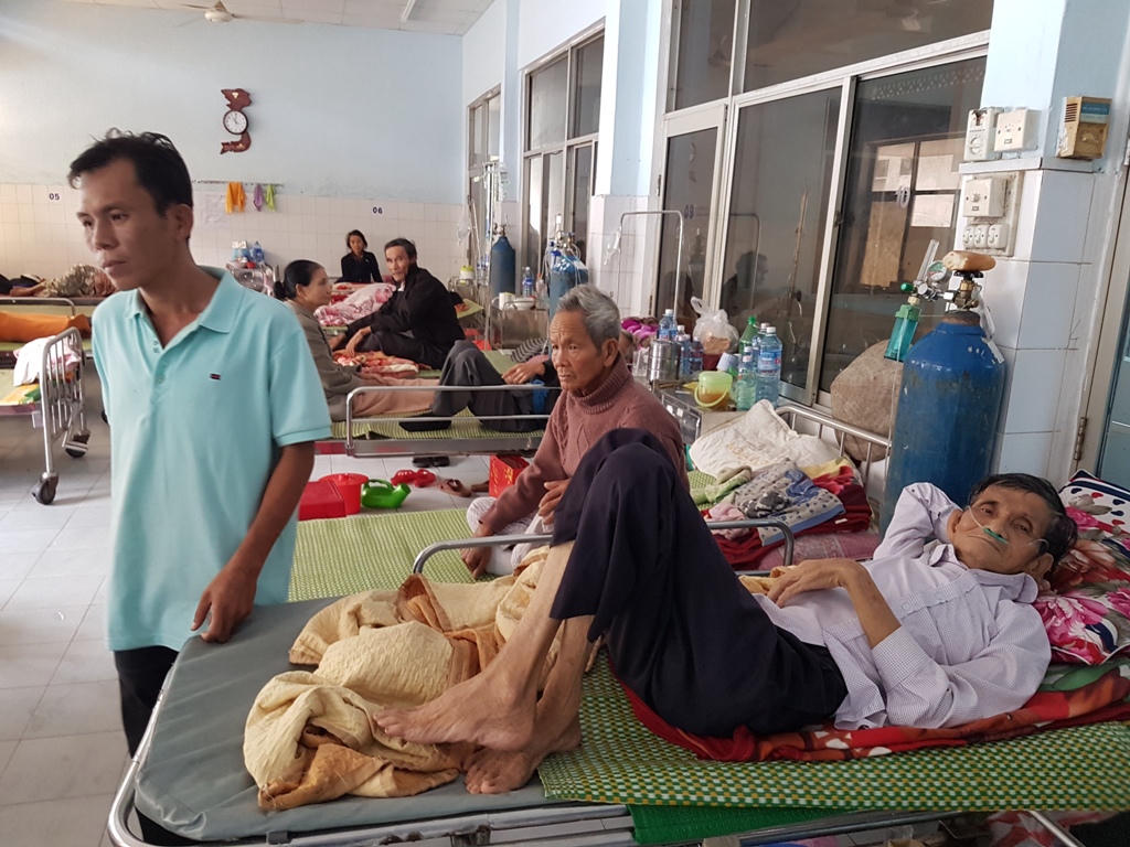 Bệnh viện Quảng Nam bị cô lập do lũ, hàng trăm bệnh nhân cần giúp đỡ