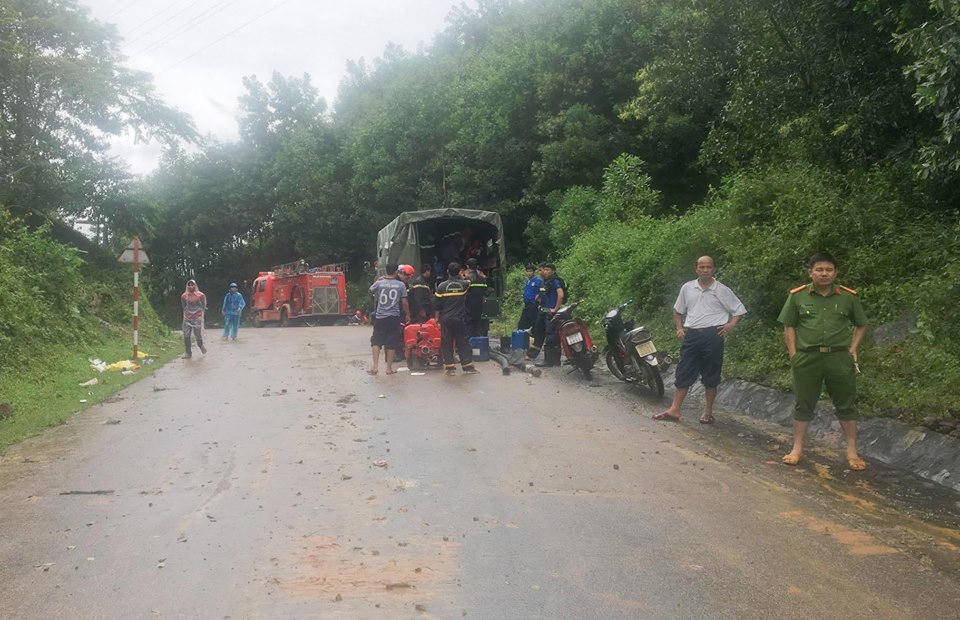 Nỗ lực tìm kiếm nạn nhân bị núi lở vùi lấp ở Phước Sơn